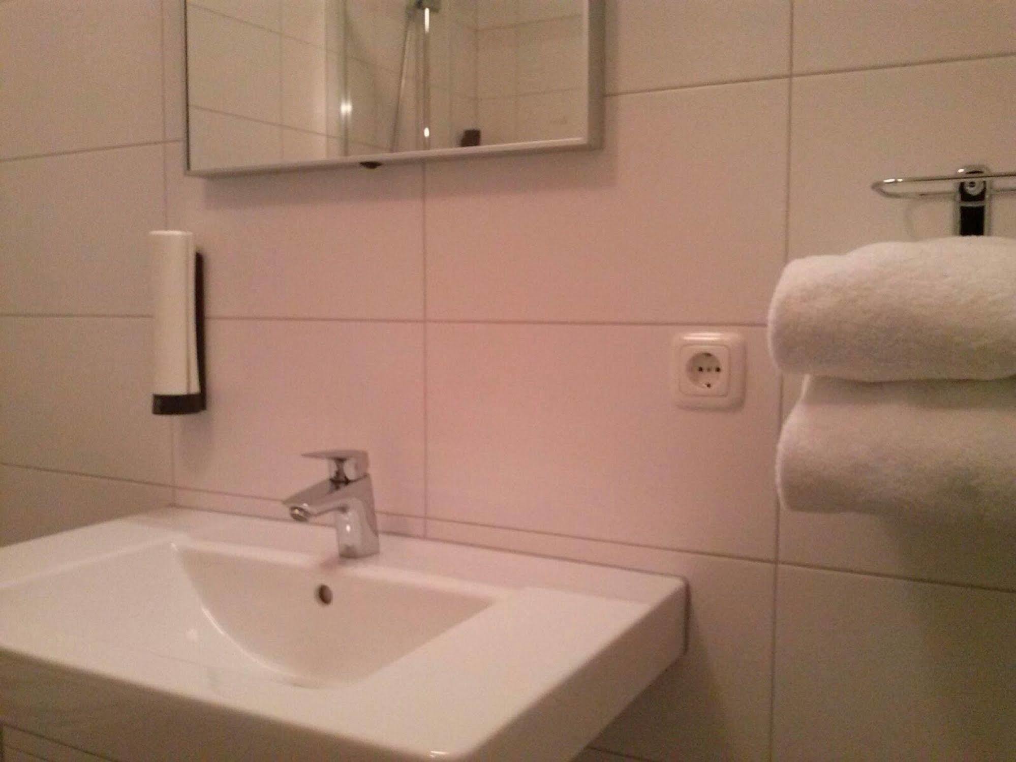 Hotel Courage Nijmegen Ngoại thất bức ảnh