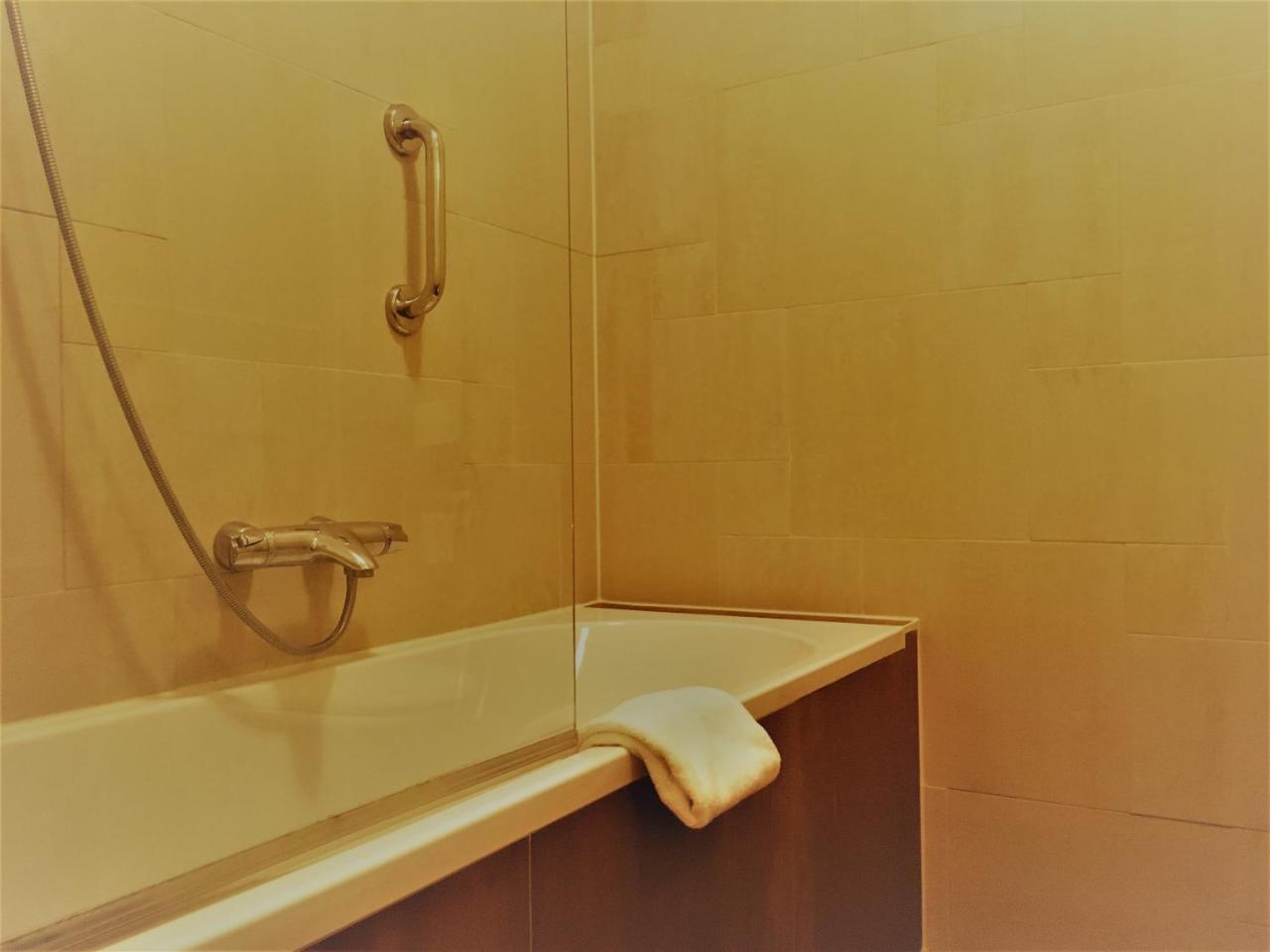 Hotel Courage Nijmegen Ngoại thất bức ảnh